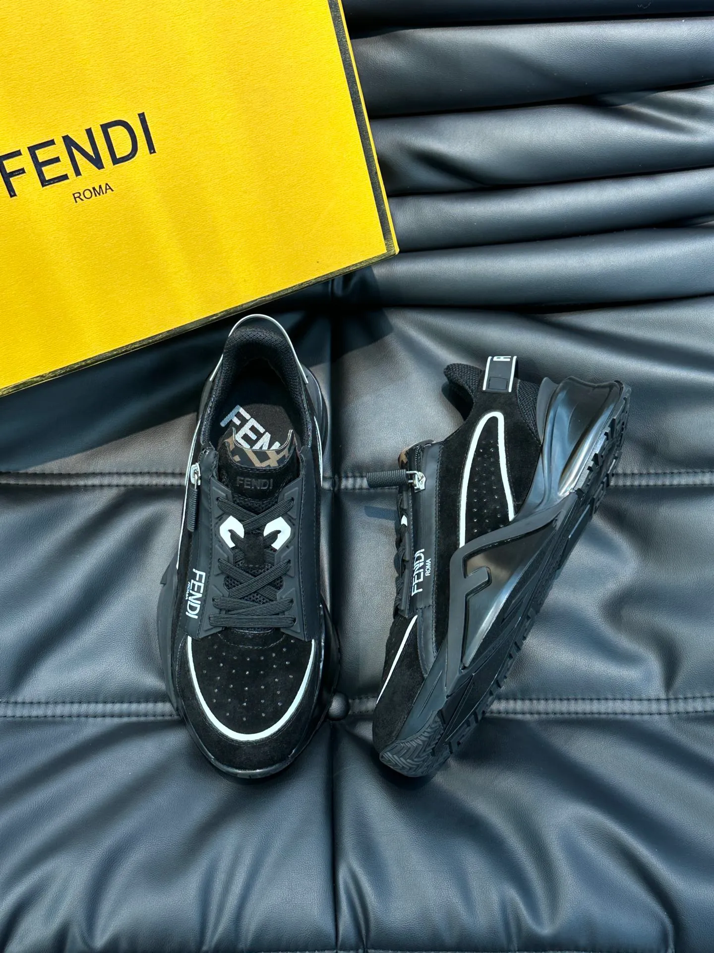 Men's shoes 💰p560 "Fend*" new men's casual sports shoes, equipped with elastic straps, side zippers, and corrugated soles engraved with F. Embossed Fendi Flow lettering on the heel. Made of technical fabric and a mix of blue and suede. Decorated with Lycra® details. FF graphic tongue. Ultra-light and wear-resistant EVA sole. Size: 38-44
